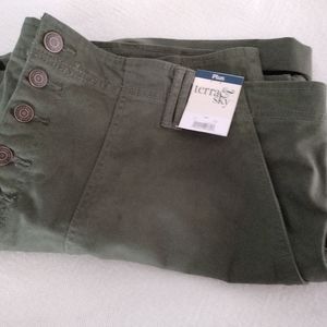 Terra & Sky Army Green Shorts 24W